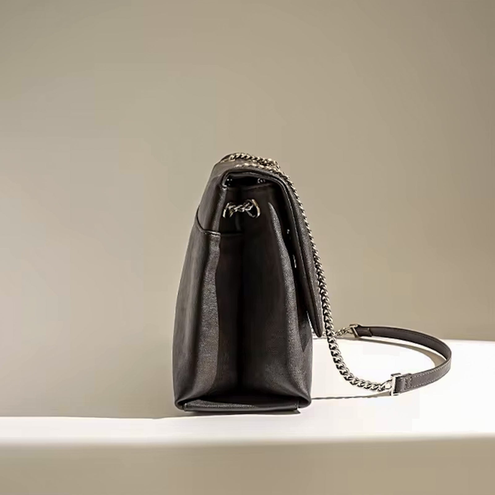 The Verona Chain Shoulder
